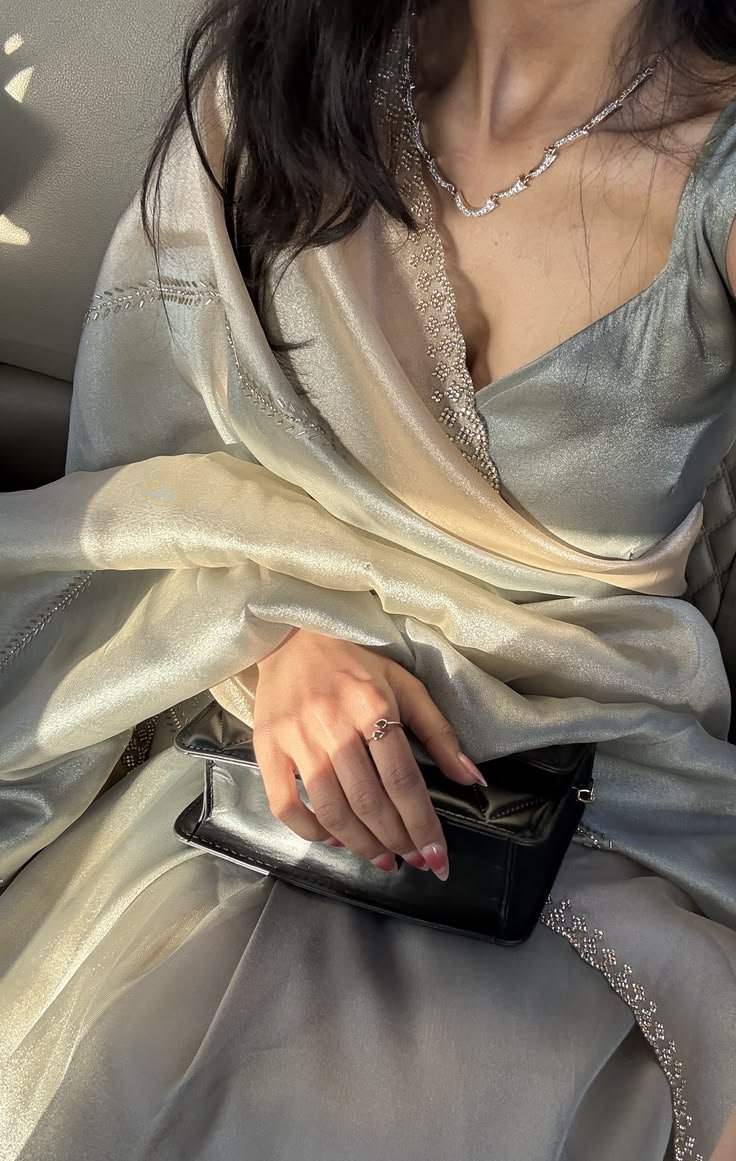 PUNAMCHAND61660's tweet photo. Today, I am wearing a saree and going to college.
How do I look ?? https://t.co/CmG0bjiyds