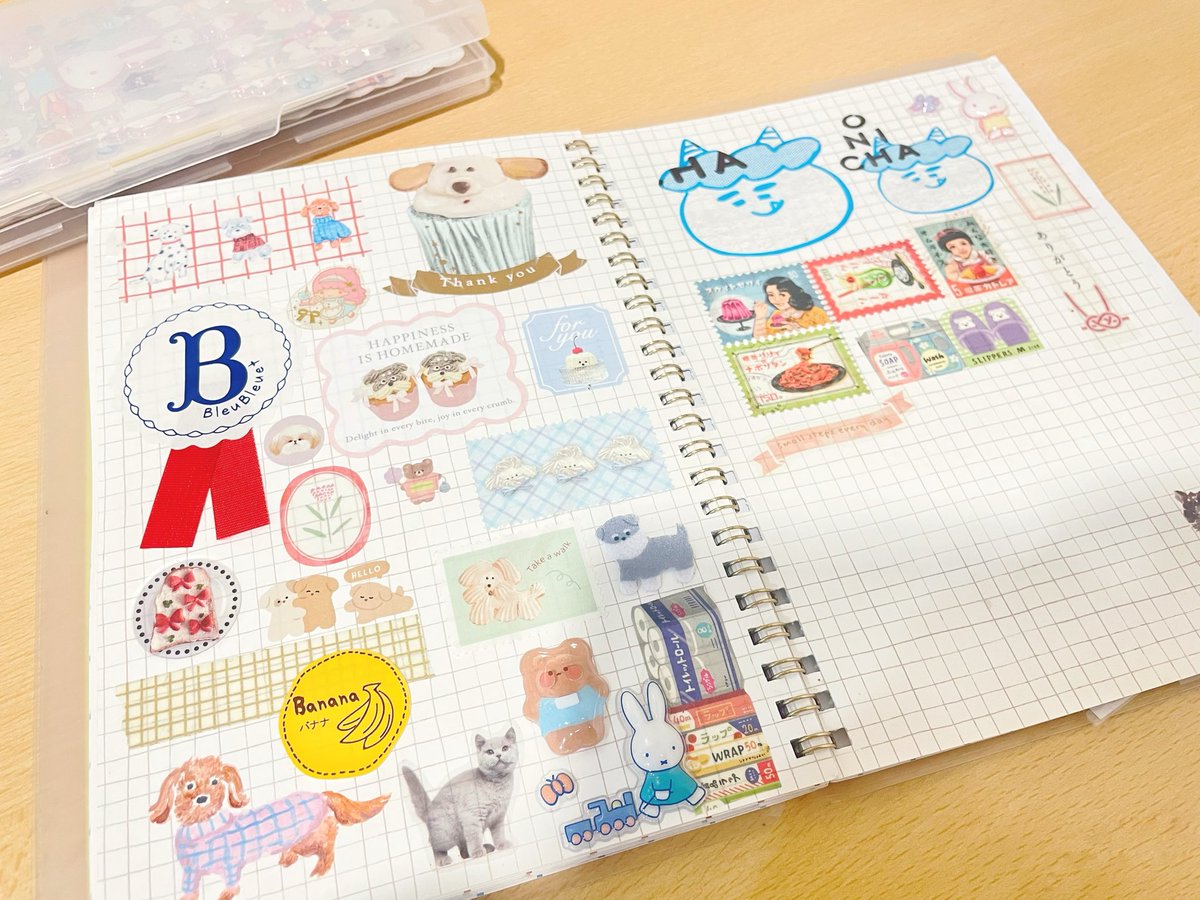 arey__e's tweet photo. お母さんが作ったパンの袋に貼ってあったシールなどをペタペタ https://t.co/K5OlYP6xwI