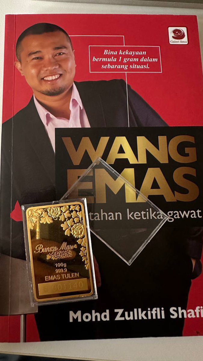 g_riesboohimis's tweet photo. Harga emas jatuh, gram kita tak jatuh.

100g tetap 100g. 10g tetap 10g.

Penyimpan emas fizikal faham perkara ini. Bila harga turun, bukan masa panik — tetapi peluang tambah gram pada harga lebih rendah.

Sebab matlamatnya bukan “take profit” minggu depan. Kita kumpul aset untuk jangka panjang.

Harga naik, kita simpan.
Harga turun, kita tambah.

Fokus pada gram, bukan emosi.

Nak belajar simpan emas dengan betul?
Rujuk pinned post atau klik link di bio.

#tipskayadenganemas