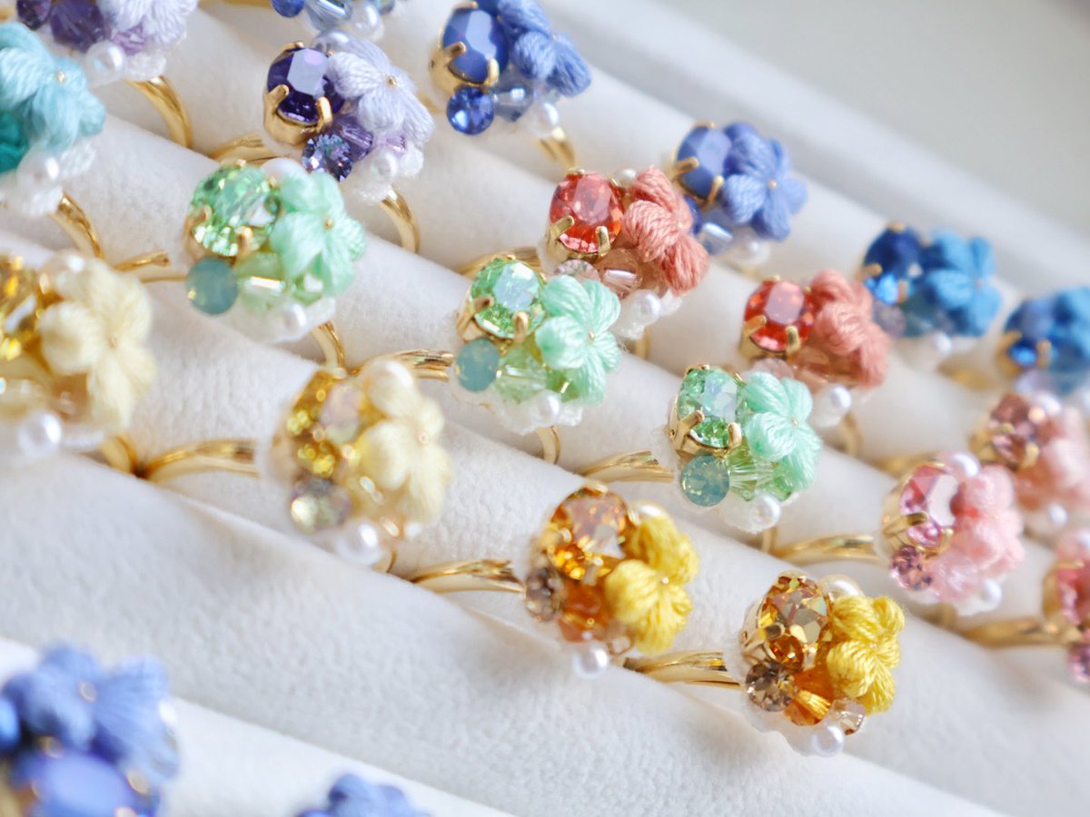 rurumii1031's tweet photo. 久しぶりに参加させて頂きます！

刺繍糸やレース糸でお花モチーフを編んでふんわり優しいアクセサリーを仕立てています✨

🎪イベント出展
※RuruMii出展日のみ記載

10/24 Autumn Flower Market
主催アカウント　@BC_byEDEN 
📍中目黒 レンタルスペースさくら 1階

11/14〜11/15
デザインフェスタ
ブース　南4階 R199
📍東京ビッグサイト

12/5〜12/6(RuruMiiは委託)
糸の贈り物2026
主催アカウント　@itohana_ex 
📍宮益坂十間スタジオ

秋冬に向けたこっくり可愛いカラーのお花をたくさん編んで持っていきます♡⃜

@Lupopo_cafe 様、ありがとうございます🙇🏻‍♀️