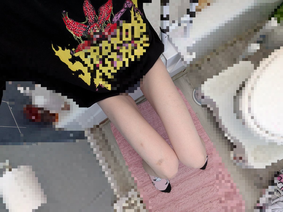 tinyroses00's tweet photo. bodycheck from right before my period. i need my legs to be tiny like yesterday https://t.co/E3ciF0MmYc
