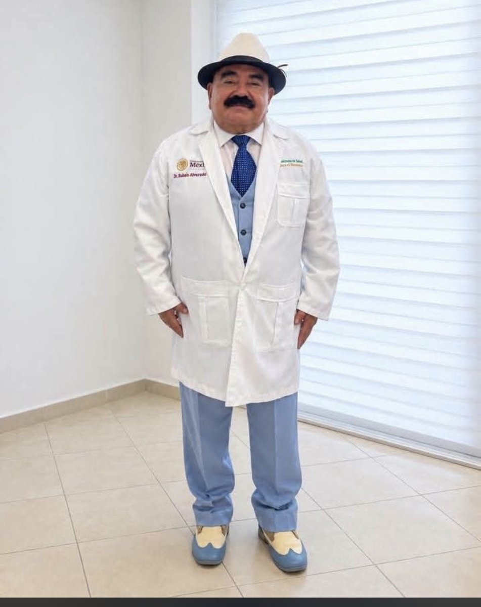 DonInsensato_'s tweet photo. Éste nefasto y corrupto es Ramos Alor, un ser despreciable que humilla a los médicos residentes y que es solapado por la zacatecana Corrupta https://t.co/OSw69X1tU5