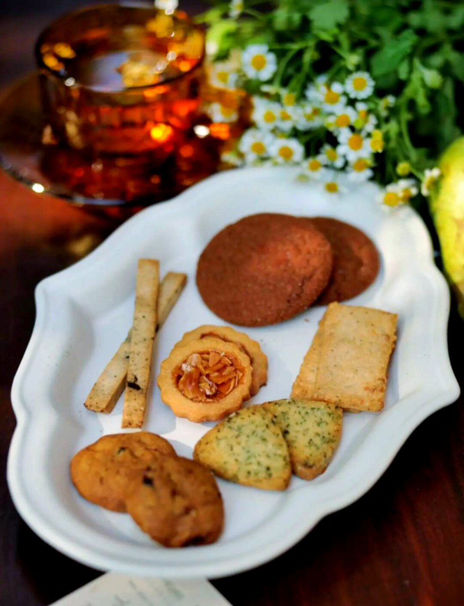 lottf081951's tweet photo. Just got the yummiest crispy matcha cookies  Split half with my bestie—sharing the best snacks makes them 2x better! Who’s your go-to snack buddy， https://t.co/wqs3CII4Lq