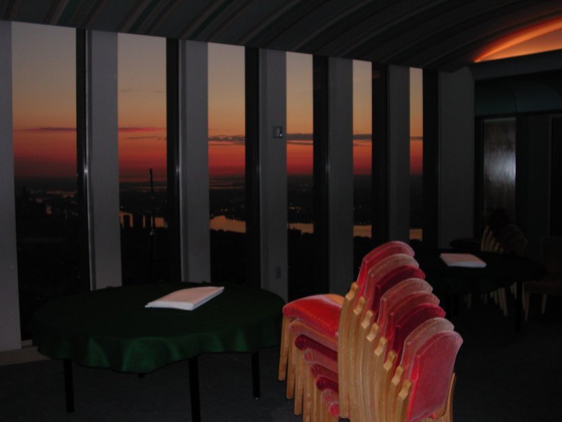 sadreturns's tweet photo. WTC interior photos (thread) https://t.co/YKuGVFJfpq