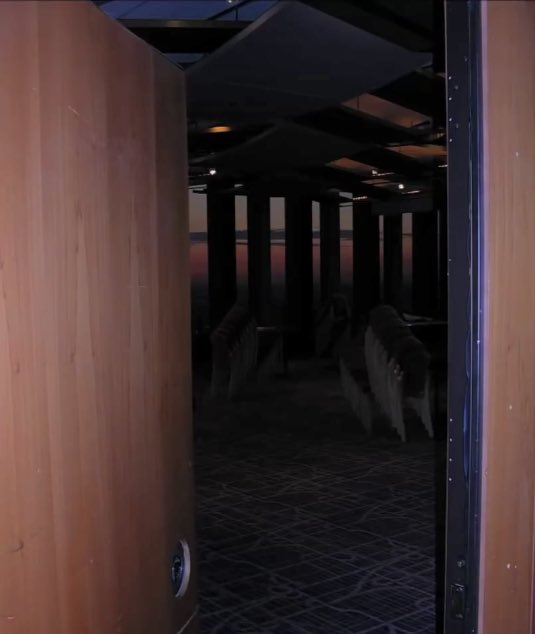sadreturns's tweet photo. WTC interior photos (thread) https://t.co/YKuGVFJfpq
