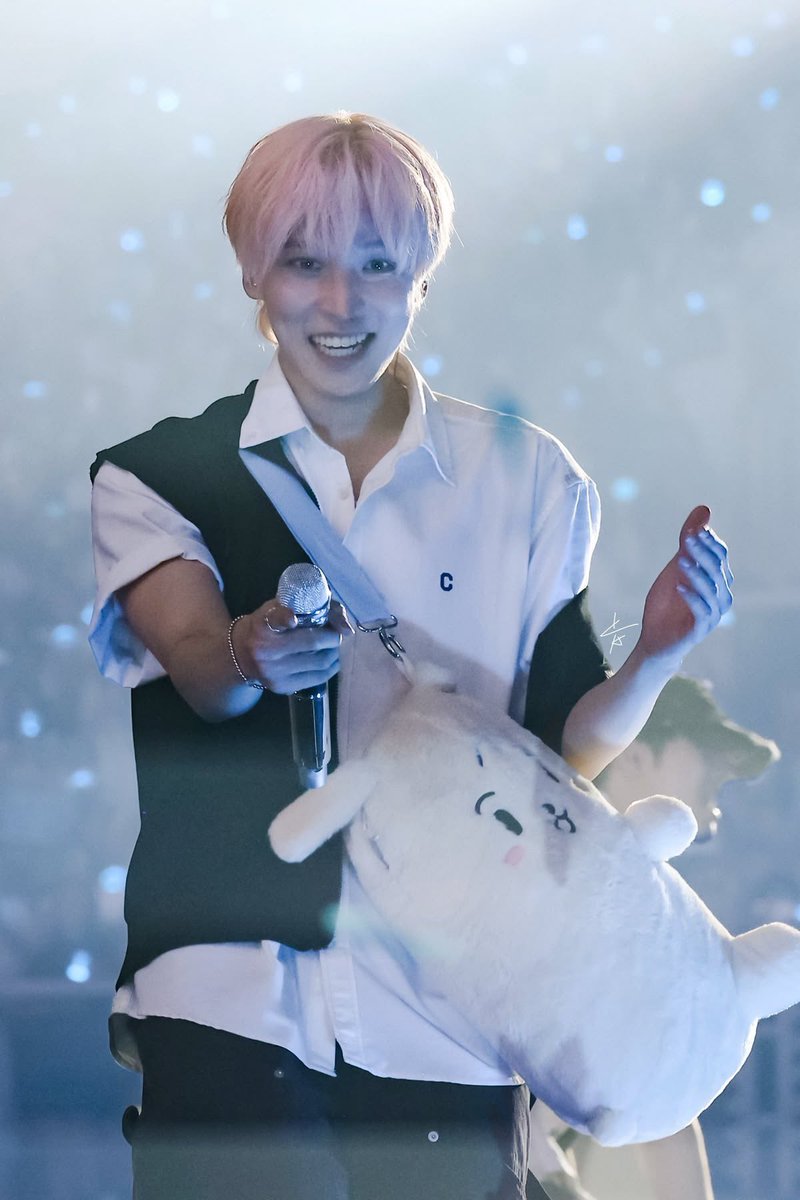 kisvva's tweet photo. his smile is so bright and sweet :( https://t.co/Ktj0ASmDLu