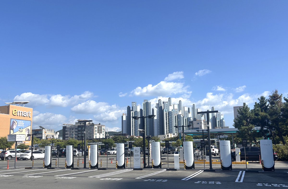 TeslaCharging's tweet photo. New Tesla Supercharger: Tongyeong-si, South Korea (8 stalls) 
https://t.co/YDhZcTpqBg https://t.co/pEfehc5BMB