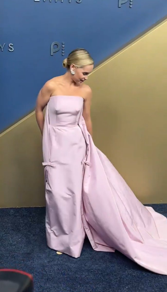 celebsials's tweet photo. Florence Pugh vs. Zendaya vs. Emilia Clarke.

Who wore it better at the #Emmys? 👀 https://t.co/lwMQ6G3koP