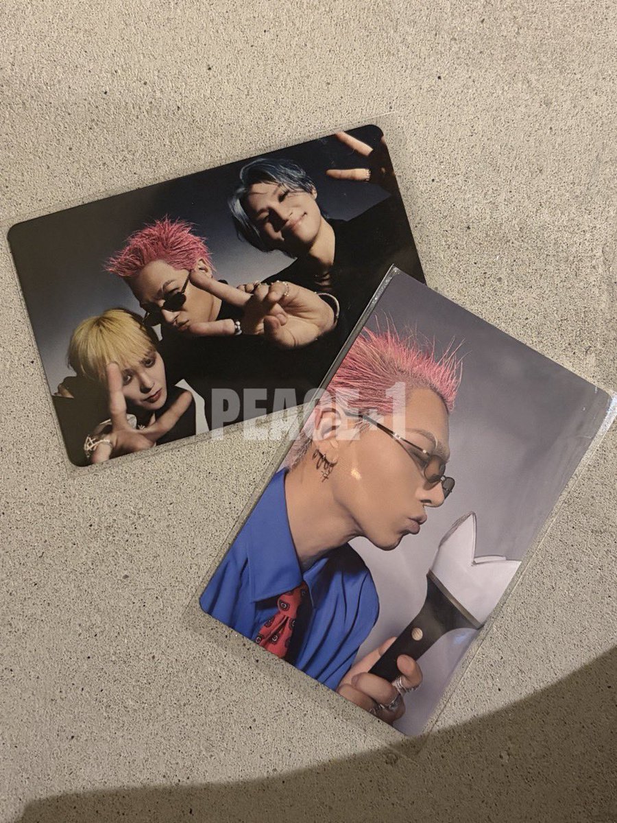 jiyongvamp's tweet photo. New BIGBANG photocards!!! 💛 They’re holding the lightstick 🥹

from COSMOS BIGBANG 20TH ANNIVERSARY MEDIA EXHIBITION PHASE 2 🌠

🧵cr. universe081919 &amp; peacepIusone88

#BIGBANG #빅뱅 https://t.co/EXnNQMWJqm