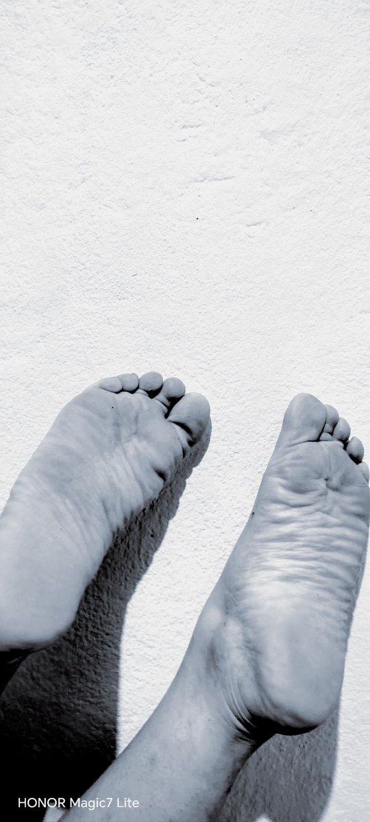 GoldenFootcr's tweet photo. More about me let me know what is your fantasy. #footfetısh #queen #findom #girl. https://t.co/7QjcWpmifC
