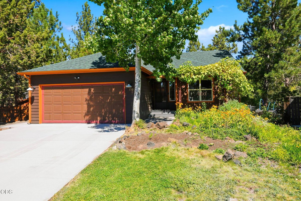 SunnyinBend's tweet photo. Price reduced: 150 Windance CT, Bend—3 beds, 2 baths, gated access to Larkspur Trail. $599,900
https://t.co/Ej5F87P4MW https://t.co/xu38ChM5yQ
