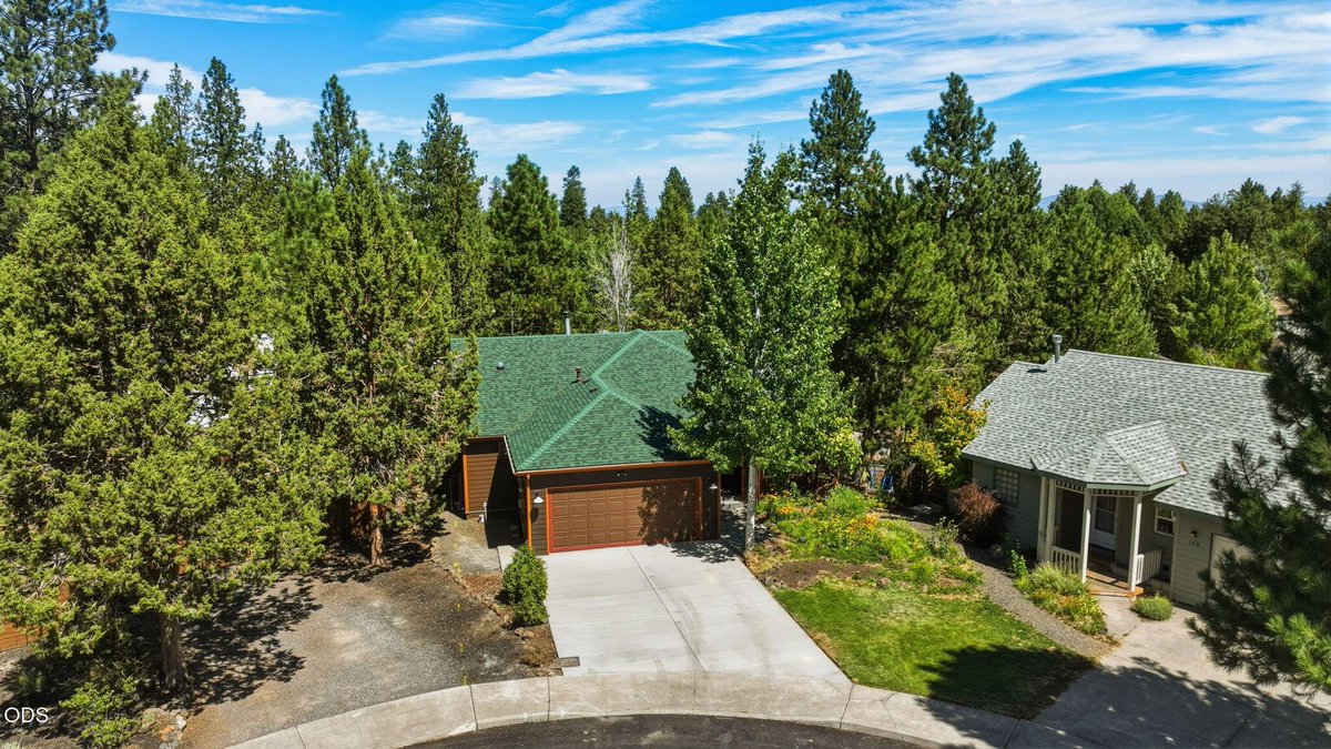 SunnyinBend's tweet photo. Price reduced: 150 Windance CT, Bend—3 beds, 2 baths, gated access to Larkspur Trail. $599,900
https://t.co/Ej5F87P4MW https://t.co/xu38ChM5yQ