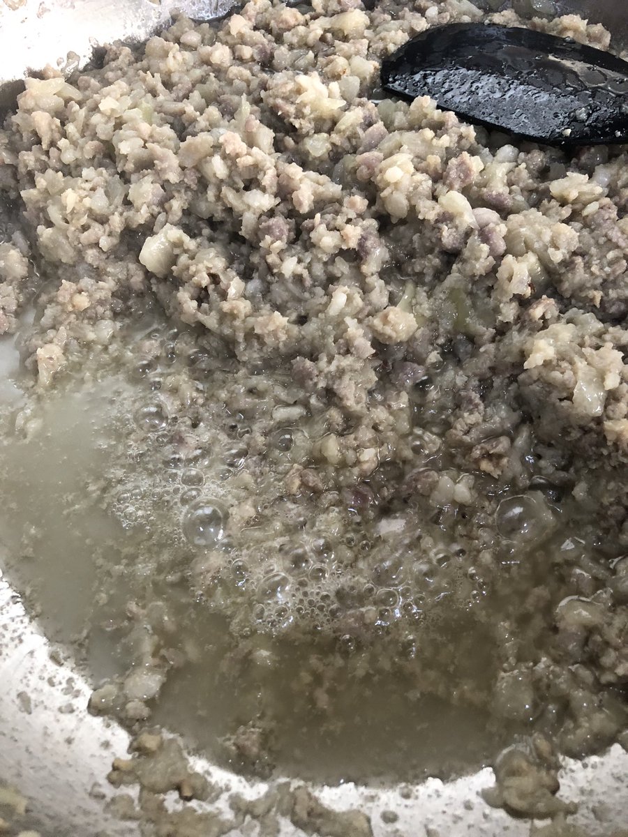 umaisiomai's tweet photo. コロッケのフィリングです。

最低、これくらいまで炒めます。調味料は塩だけ。 https://t.co/tstqFxZcW6