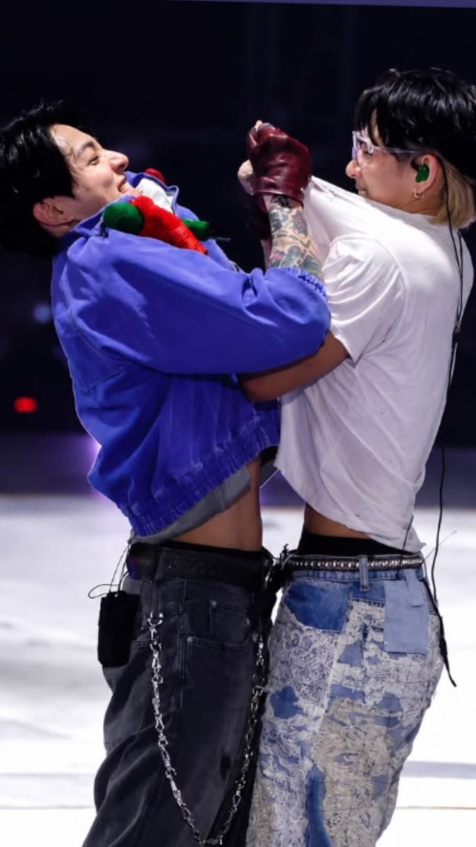 wintertaekook's tweet photo. entré a pinterest a buscar una cosa y como siempre me desvíe a lo gay, así que les dejo estás fotos de #taekook que me robé de ahí https://t.co/4uRY4En9QY