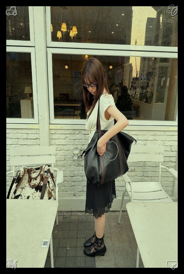 brook7720's tweet photo. 🎒Olive salad Salad, extra included. When I'm ill, worn out, or falling apart emotionally, no grand romantic gestures can match the gentle, attentive care you show me. https://t.co/2dM49re3V8