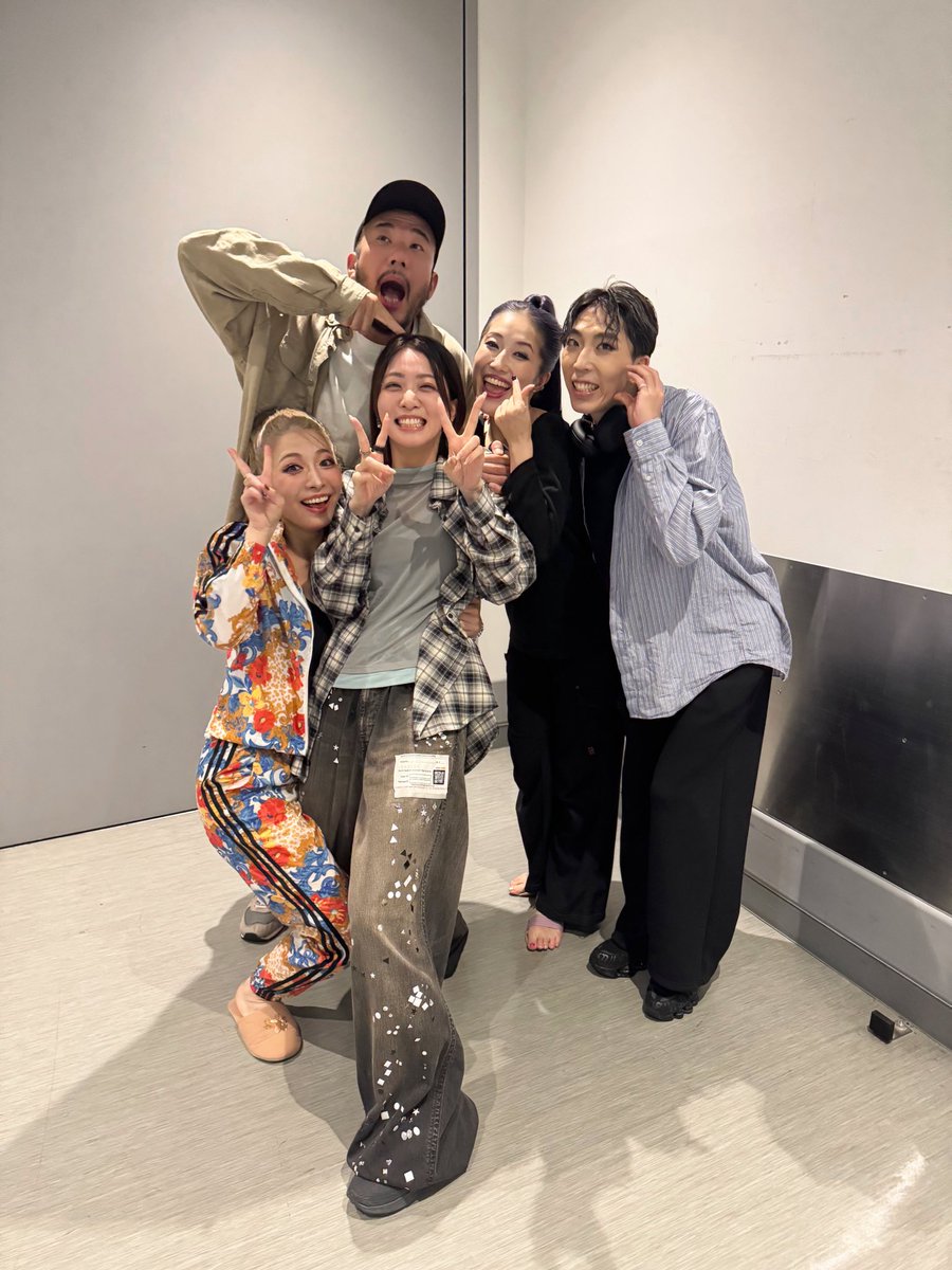 otosakiitsuki's tweet photo. #グレコン
琴さんが観に来てくださいました❤️‍🔥❤️‍🔥❤️‍🔥
優しすぎますねー、もう本当に嬉し、だいすき

ありがとうございました❤️‍🔥

今日は休演日！
さみしい！公演したい！

明日もみなさん楽しみましょう🪩 https://t.co/HUWUM3Meju