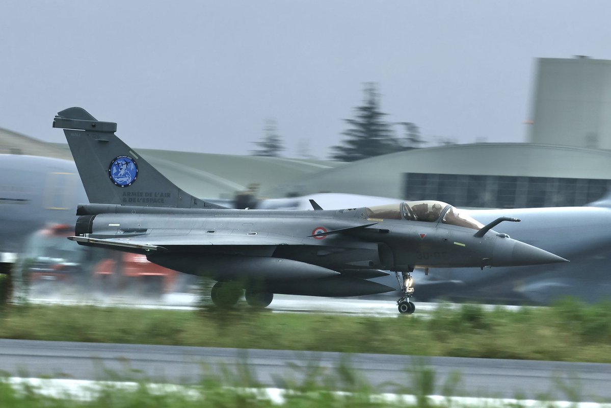 esprit_se's tweet photo. 本日の百里基地
ラファールローカルからの戻り
1機はウエスト降り

#百里基地
#ラファール https://t.co/uNW5VSudo0