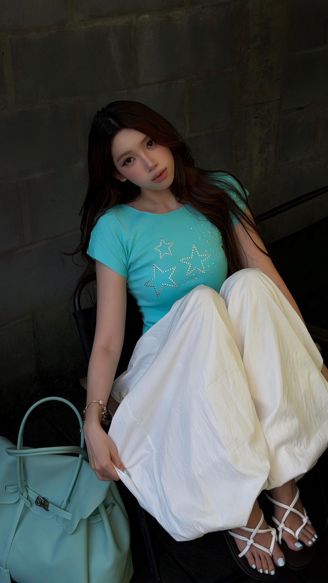 PhylissAde08's tweet photo. ふとした瞬間に心に重みが乗ることはありませんか。静かな時間が長く続くと少しだけ不安になります。みなさんはどうですか。 https://t.co/WSeGgirxIO
