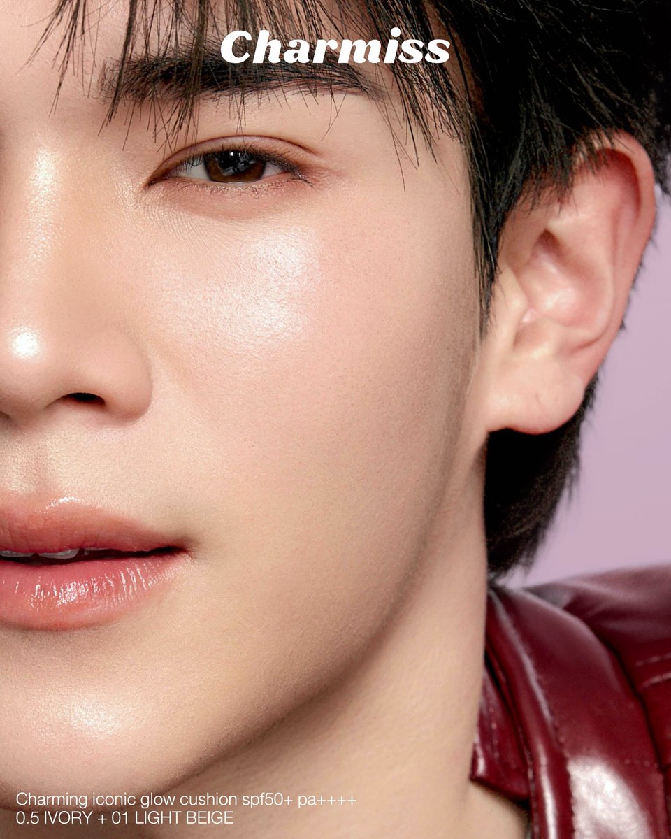charmisscosme's tweet photo. A new era of Charmiss has just begun with him—our youthful charm presenter, Fourth Nattawat Jirochtikul @tawattannn 

CHARMISS CHARMING ICONIC GLOW CUSHION SPF50+ PA++++
ที่สุดงานผิวโกลว์แห่งปี ที่ใช้แล้วรอดกับทุกสภาพผิว 
คุชชั่นผิวโกลว์เรียกแสง เผยเสน่ห์แรงทุกองศา

24Hrs สีไม่ดรอป* หน้าไม่หมองระหว่างวัน
80% Skincare Infused ด้วย Niacinamide, Rose PDRN และ Peony Extract กู้ผิวโทรม บำรุงผิวชุ่มชื้น ล็อกแต่งหน้าติดทน

��าพร้อม 4 เฉด
0.5 IVORY ผิวขาว Undertone ชมพู
01 LIGHT BEIGE ผิวขาว Undertone เหลือง
02 NATURAL BEIGE ผิวธรรมชาติ Undertone เหลือง
03 HONEY BEIGE ผิวสองสี Undertone เหลือง

***โฟร์ทใช้ Charmiss Charming Iconic Glow Cushion เบอร์ 0.5 IVORY + 01 LIGHT BEIGE สร้างลุคผิวโกลว์เรียกแสง เผยเสน่ห์แรงทุกองศา***

ปริมาณ 11g | ราคา 349 บาท

*ผลทดสอบในเพศหญิง อายุ 25-43 ปี จำนวน 5 คน ด้วยก��รเก็บภาพด้วย VISA-CR และระบบวิเคราะห์ Imgae Pro Plus ITA ( Individual Typology Angle )  เมื่อวันที่ 15 กรกฎาคม 2569 โดย Cosmax China, Inc.

หาซื้อCharmiss Charming Iconic Glow Cushion ได้ที่ช่องทางออนไลน์ Charmiss official และร้านค้าชั้นนำทั่วประเทศ

#CHARMISSXFOURTH #CharmissIconicGlow #คุชชั่นชมพูชาร์มิส #คุชชั่นโฟร์ท #Fourthnattawat