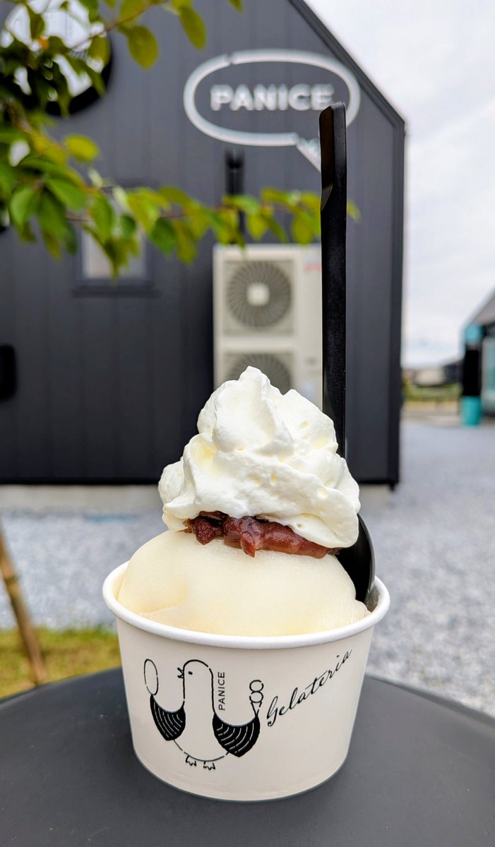 KEI96734212's tweet photo. 今日から始まったPANICEさんのお月見ジェラート🍧😀
とりあえず手始めに
あんもちぇラート🎑
ミルクジェラートが求肥に包まれてその上にあんこと生クリーム🤩
あんことミルクジェラートは最高です(ちょっと食べづらいけどw)✨️
次は米粉の月見ジェラートにしよ🎑🍦
#八戸駅西口
#PANICE https://t.co/CAbAhkp0tU