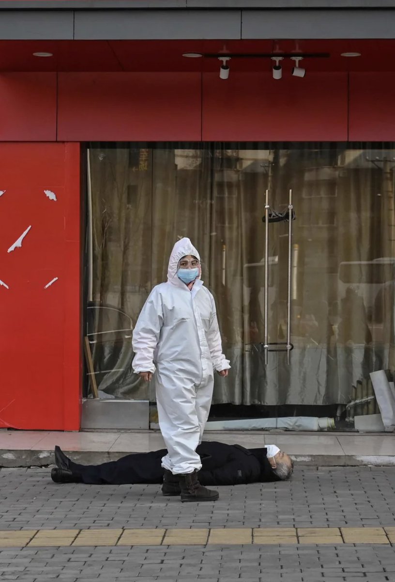 sayerjigmi's tweet photo. 🚨The last time Netflix delivered a doomer documentary to the global mass audience on the eve of an unprecedented policy expansion?

January 22, 2020: “Pandemic: How to Prevent an Outbreak.”

One day before Wuhan’s lockdown.

Seven weeks before WHO declared COVID-19 a pandemic.

Production timeline: 2+ years.

Yesterday: “The AI Doc” drops to 260M subscribers.

Two days later: King Charles convenes Anthropic, Nvidia, DeepMind, OpenAI at Dumfries House to draft a “shared principles” AI charter.

Production timeline: 3+ years.

Same platform. Same architecture. Six years apart.