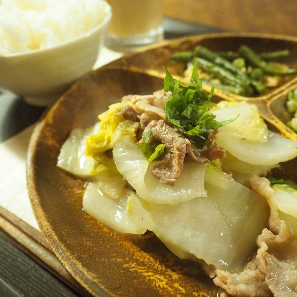 sunnydeyring2's tweet photo. ★週替わり定食★

・白菜と豚肉のうま煮
・ナスとキノコとベーコンの和風パスタ

営業時間は
火曜日～日曜日 
9:00から20:00までです。

テイクアウトの
タンブラーや水筒を
お持ちいただくと
ドリンク50円引！ 

#古本屋カフェ #サニーデイリング #麻布大学 #淵野辺
#青山学院大学 https://t.co/K8gtgdGlC3