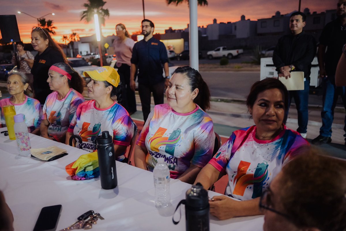 tonoastiazaran's tweet photo. 🗣️ ¡Este lunes continuamos con las asambleas del Presupuesto CRECES!

Nos reunimos con vecinas y vecinos de La Caridad para escuchar sus ideas y propuestas, porque en Hermosillo ustedes deciden qué obras quieren para mejorar sus colonias. ✅

Con la rehabilitación de su cancha aquí ya son testigos del cambio.🏀 ¡Los invito a participar, proponer y votar para juntos transformar nuestra ciudad!🙌🏼

#EnLaHAvanzamosJuntos