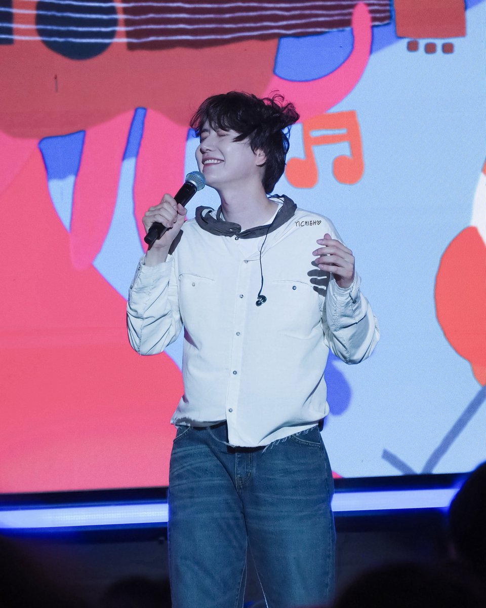 loveclody's tweet photo. 260912 澎湖追風音樂燈光節

風速狗狗

@GaemGyu 

#圭賢 #KYUHYUN #규현 https://t.co/cIUr9QhkjT