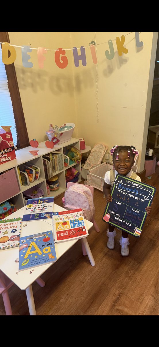 Shaneece95's tweet photo. The busiest newest 3 year old ever!!! Went to Disney World, went on a cruise. Had a Chuck E. Cheese birthday party. Turned THREE!! Anddddd started preschool in one week! https://t.co/ncBpDpjPO5