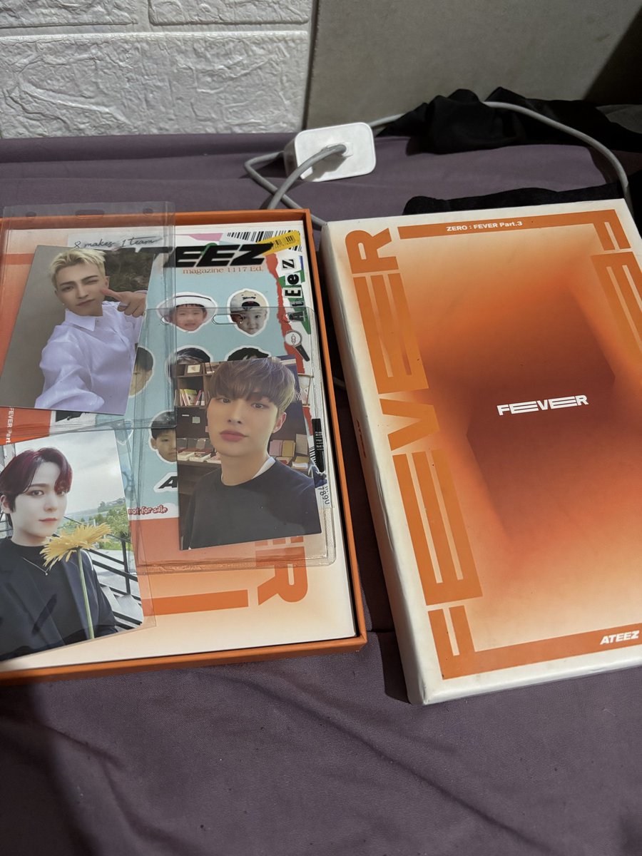 tensmole's tweet photo. Halo temen temen boleh minta tolong bantu retweet..

Aku pantang jual kesedihan dan ngemis tapi kali ini aku berusaha jualin barang kpop ku karna udah setahun blm ada panggilan kerja, orderan dagangan 3 minggu gak ada sama sekali jadi aku mau jual barang2 ini untuk bertahan hidup https://t.co/4EBv1BoSVw