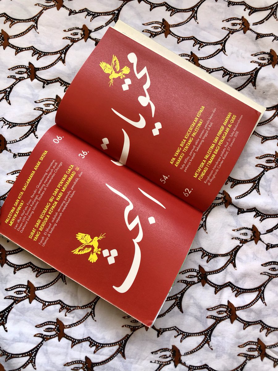 albaniatsaury's tweet photo. ada wawancara penting dalam buku ini dengan Lien Iffah Naf’atu Fina (kandidat doktor dalam bidang studi Islam di Universitas Chicago) ia menyoroti bagaimana ketimpangan gerakan bela Palestina dan anti Israel dengan genosidanya di Indonesia ini yang cenderung sporadis &amp; pragmatis. https://t.co/aepnp8st2D