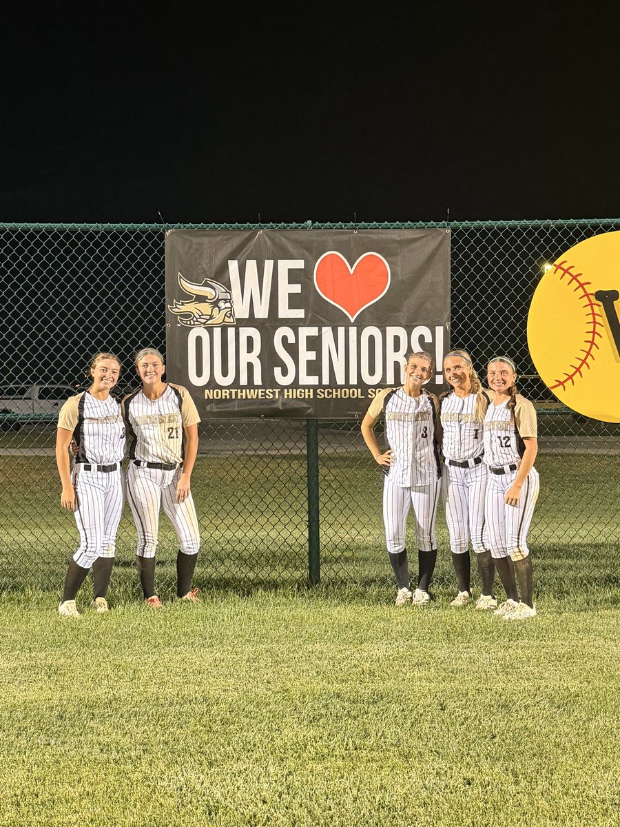 GINWSoftball's tweet photo. JV wins 12-0 &amp; Varsity wins 9-1. What a great senior night!
💣 squad: @BeccaDinkelman @LaurenJonevmyv @AbbyDink13 

@LaurenJonevmyv w/ the mati award 🧿

@GraclynSimmons adds another 9 K's 🔥

Back at it tomorrow at Aurora!

#NOB
#ginwvikings https://t.co/VoSWKfid0a