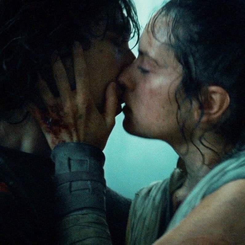 WilfingerSonja's tweet photo. Save Ben Solo because a woman can be strong and independant AND have a love interest at the same time https://t.co/bMajJ6SB1z