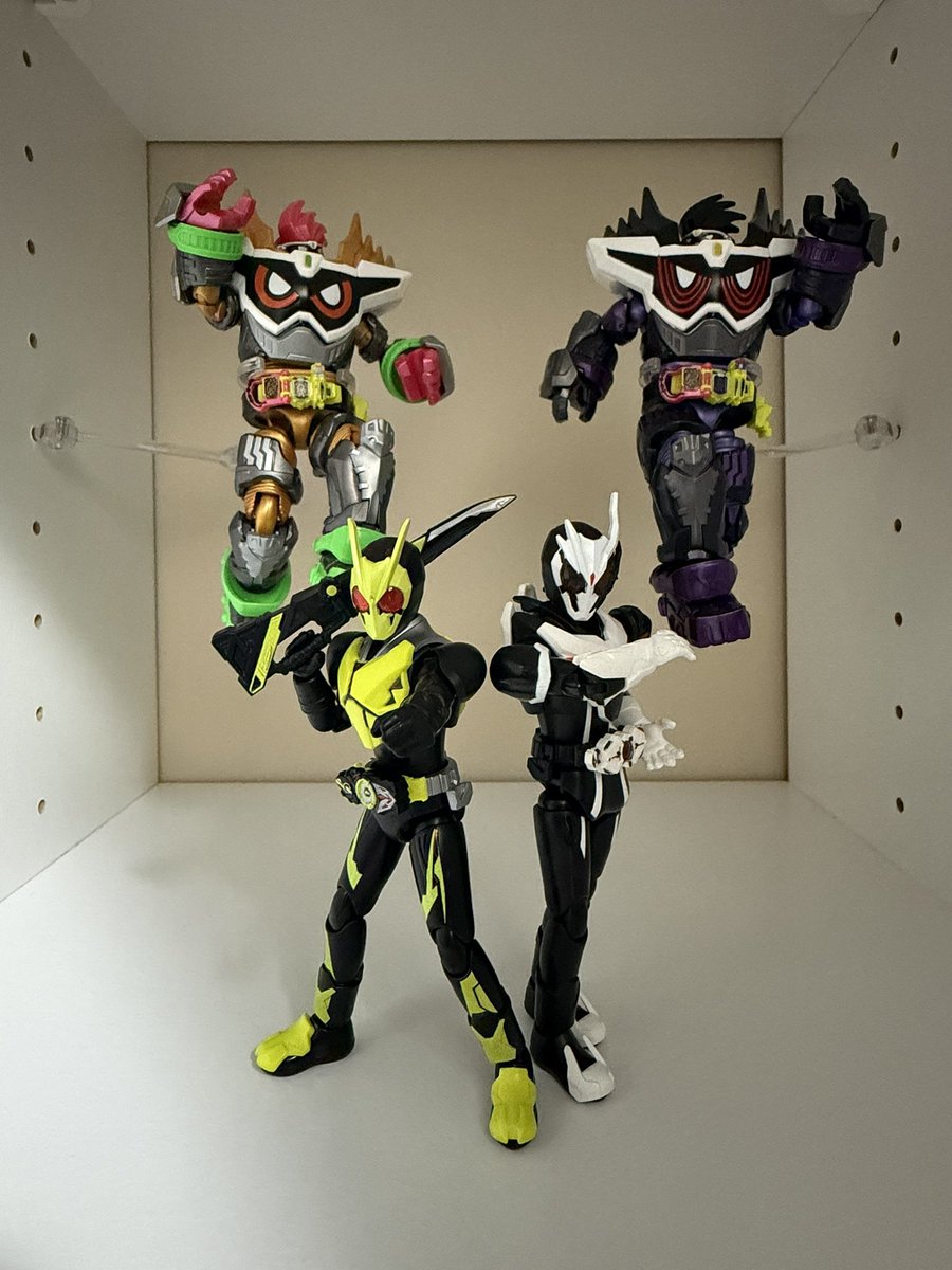 Tonict97186's tweet photo. With hearing the news about Blokees Kamen Rider GVS 02  announced out of the blue where, here’s Galaxy Version S 01 with Riders featured from Showa, Ex-Aid, Zero-One, and Zeztz 

Unfortunately no 1/36 for me but it’s fine

#Kamenrider #Blokees #Collection #Zeztz #ZeroOne #Exaid https://t.co/JbqTVIocEp