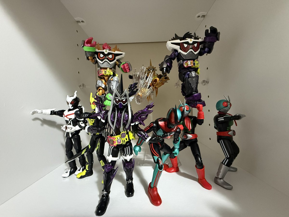 Tonict97186's tweet photo. With hearing the news about Blokees Kamen Rider GVS 02  announced out of the blue where, here’s Galaxy Version S 01 with Riders featured from Showa, Ex-Aid, Zero-One, and Zeztz 

Unfortunately no 1/36 for me but it’s fine

#Kamenrider #Blokees #Collection #Zeztz #ZeroOne #Exaid https://t.co/JbqTVIocEp