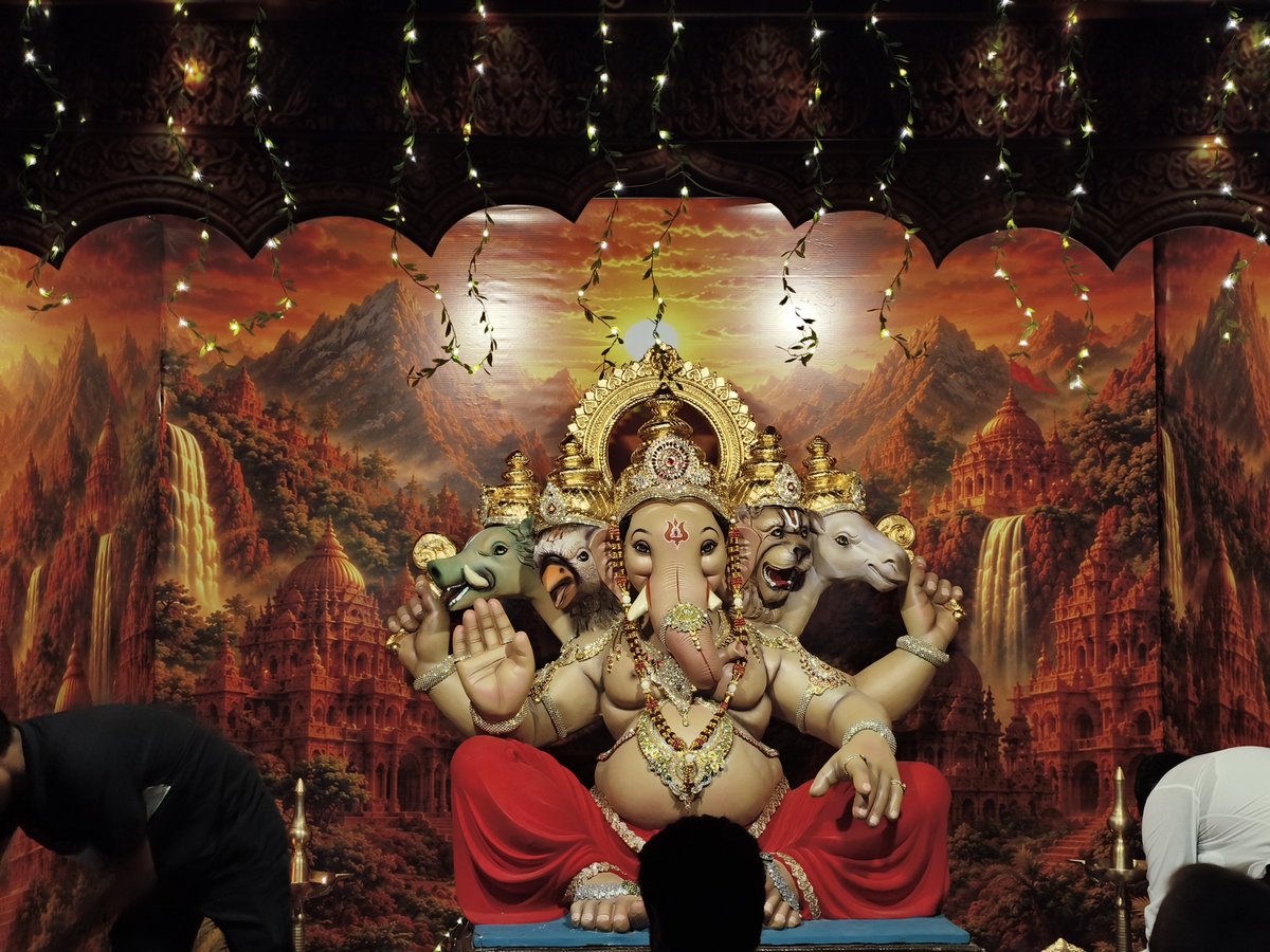 achith_juu's tweet photo. Happy birthday Ganesha, we knew we could count on you for choosing the best first stop on your trip 😋🤭🤍
#GaneshChaturthi #Ganesha #MumbaiGanpati https://t.co/jeTxFBvyAV