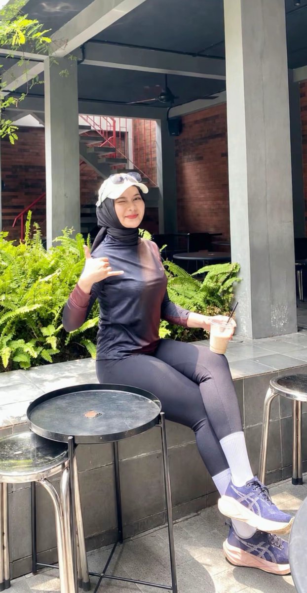 laylaiaky's tweet photo. Followers ku gamau liat aku gendut mknya nyuruh aku jogging/lari.biar ga jalan jalan terus😭mkshh ya yg uda suport 🤍😙 https://t.co/Q3jAjo7HcK
