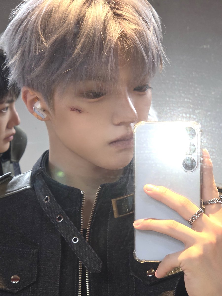 at_ALL_H_OURS's tweet photo. [#온]
같은 사람
다른 느낌
🐥✨️😎🔥

#ALL_H_OURS #올아워즈
#ON_N #온 https://t.co/nsSlBz8tpX