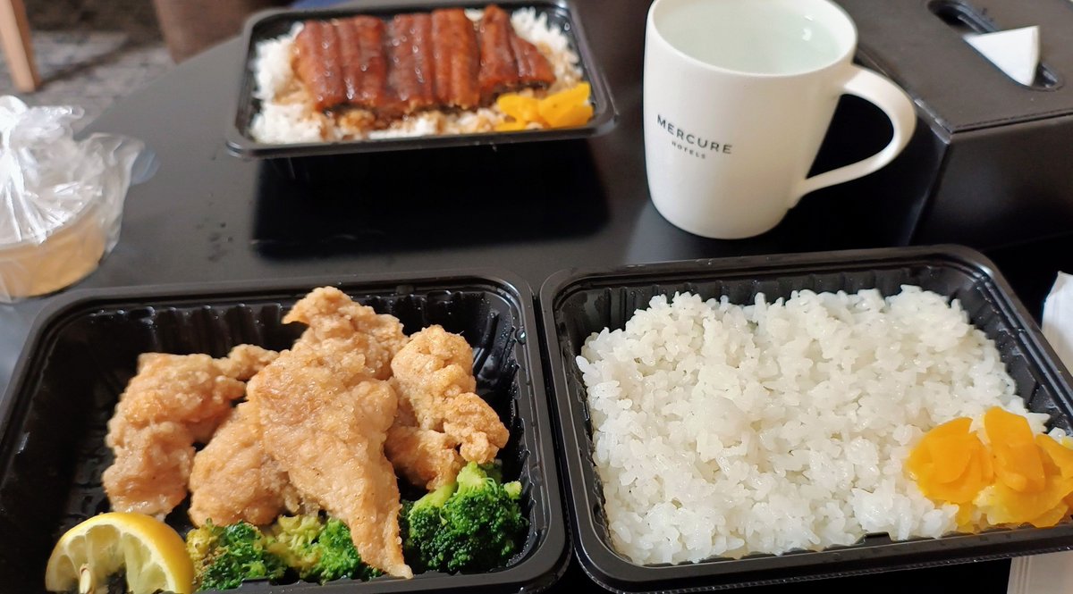 tsuretabi_diary's tweet photo. マスターカード払い朝食無料プランってやつで予約
ジョイフルでランチのついでに調達して部屋ごはん
唐揚げ+唐揚げになってしまった🤣
 #ACCOR
 #メルキュール宮城蔵王 https://t.co/YzT32UpbBx