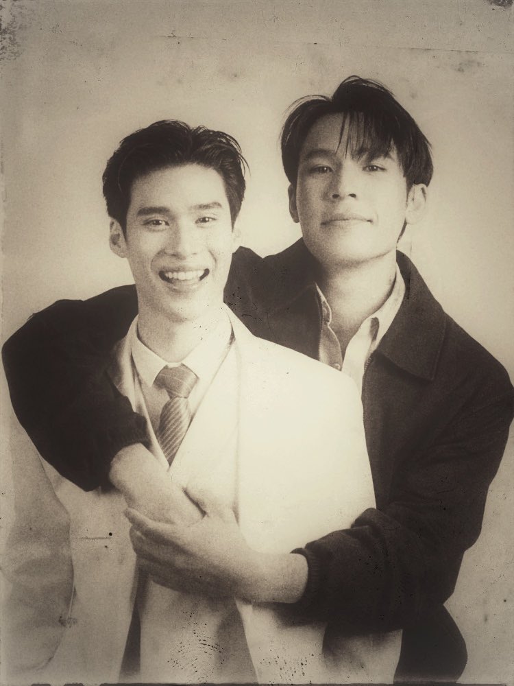 masiiess's tweet photo. #LoveInTheMoonLightTH1stANV 

ไปค้นเจอรูปแต่งงานคุณปู่ศศินกับคุณปู่แสนแก้วมา 

🎞️ https://t.co/MeTZeKduvi