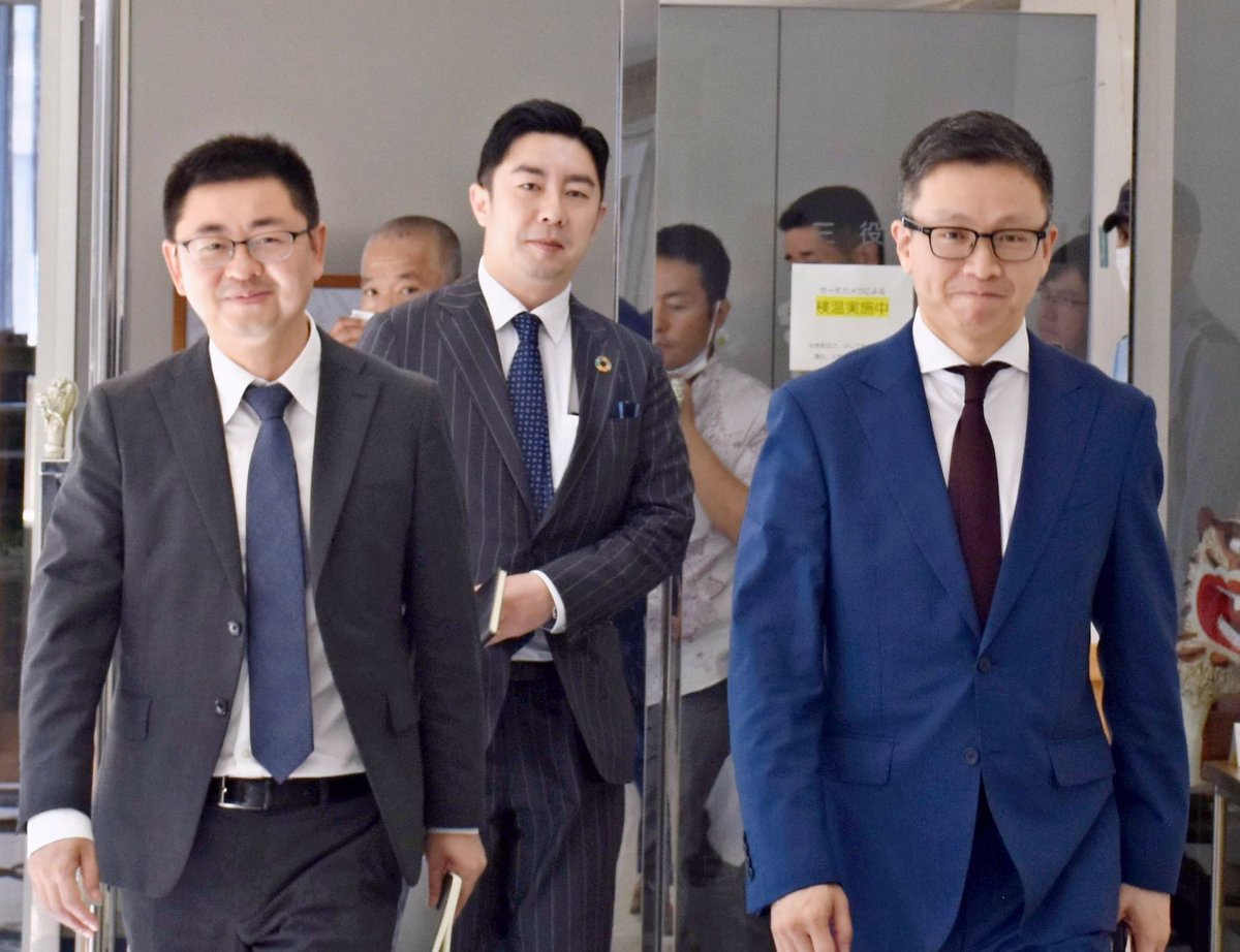 fm21wannuumui's tweet photo. 【ファーウェイ幹部の沖縄県庁訪問】
2023年4月に中国・ファーウェイ社幹部
が沖縄県庁を訪問しています。
対応した副知事と非公開で面談しましたが
「先方の希望で内容は明かせない」 と県は
情報を隠蔽しました。
沖縄県の通信機器にファーウェイ
が使われているなら、これを機に
国産に切り替えるべきです。
国境を接する沖縄だからこそ
精査に精査を重ねて
あらゆるリスクを徹底的に排除すべきです。

https://t.co/9YQqUuJEau