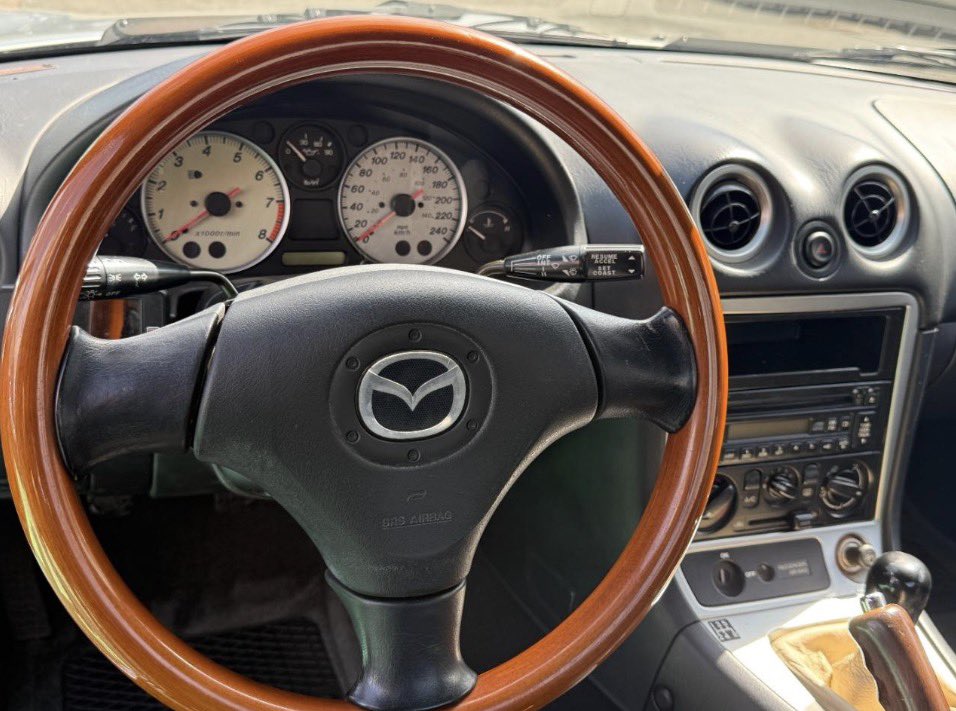 siro_bm_nb's tweet photo. 【ご報告】
この度MX-5納車しました！
憧れの左ハンドルNBロードスターです！
とりあえず今までのロードスターでやりたかったことこの車でやっていきます！ https://t.co/eloMfCykNZ