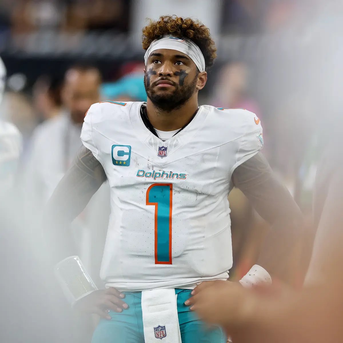 VBSofficial_'s tweet photo. Jaylen Waddle: 1 Rec, 2 Yards

Mike McDaniel: 14 points vs the worst team in the league

De’Von Achane: 11 Rushes, 36 Yards

Tyreek Hill: 0 Rec, 0 Yards

#He was the one thing keeping it all together https://t.co/U4sry5B48Z