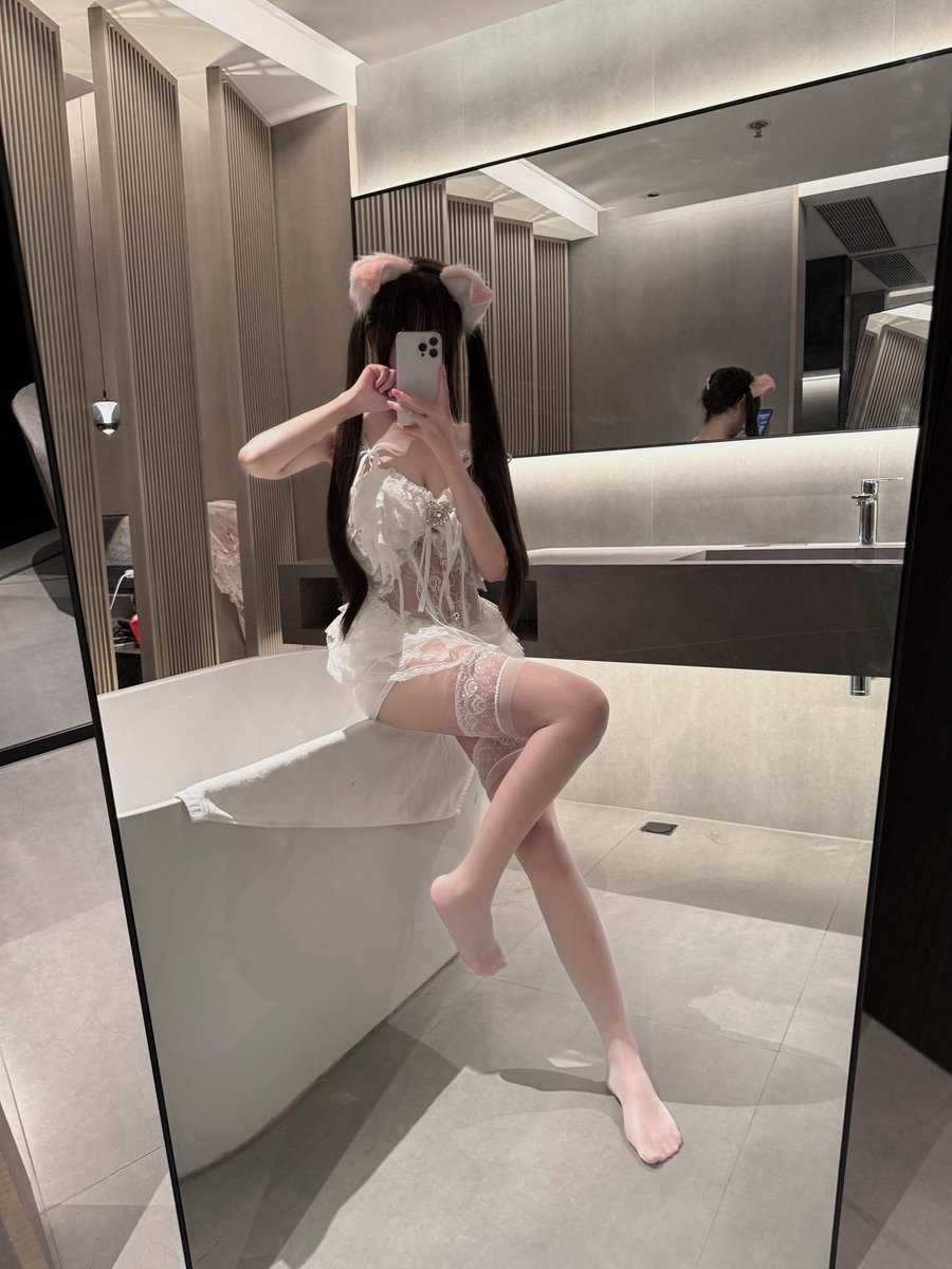 Akasaki_Rei_FX's tweet photo. 有人想看女生是怎么洗澡吗？ 刚拍还热乎着呢..... https://t.co/nPVPLf908v