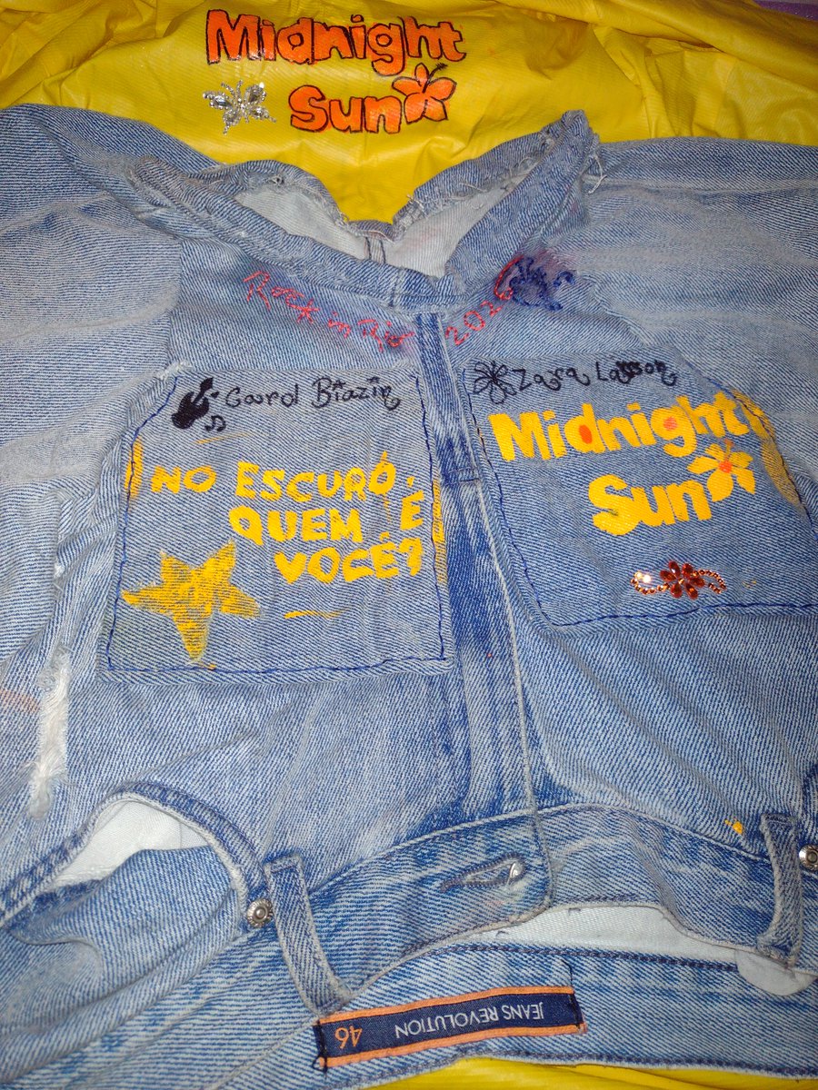 malicelover22's tweet photo. Para a menina que elogiou e tirou foto da minha jaqueta ontem (13/09/26) no Rock In Rio, você fez mais o meu dia OBRIGADA!!!!💖🥺

Fiz para as minhas MAIORAIS QUE NAO ACREDITO AINDA QUE AS OUVI AO VIVO 💖💖

#rockinrio #Zaralarsson #carolbiazin #teamosemculpa #midnightsun https://t.co/JIzQxuHy3f