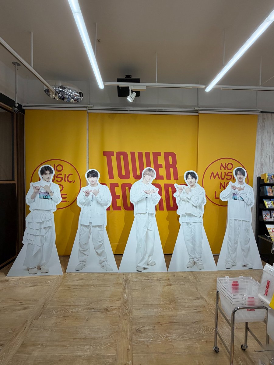 VictorMusic's tweet photo. 👑M!LK👑

【#ラブエンジン 店舗情報】📍東京

タワーレコード ららぽーと立川立飛店では
「LOVE ENG!NE」パネル展開催中！

タワラブのポスターもお見逃しなく❤️‍🔥！

#MILK時空超えてフラゲ日 https://t.co/xRnlWRibvi