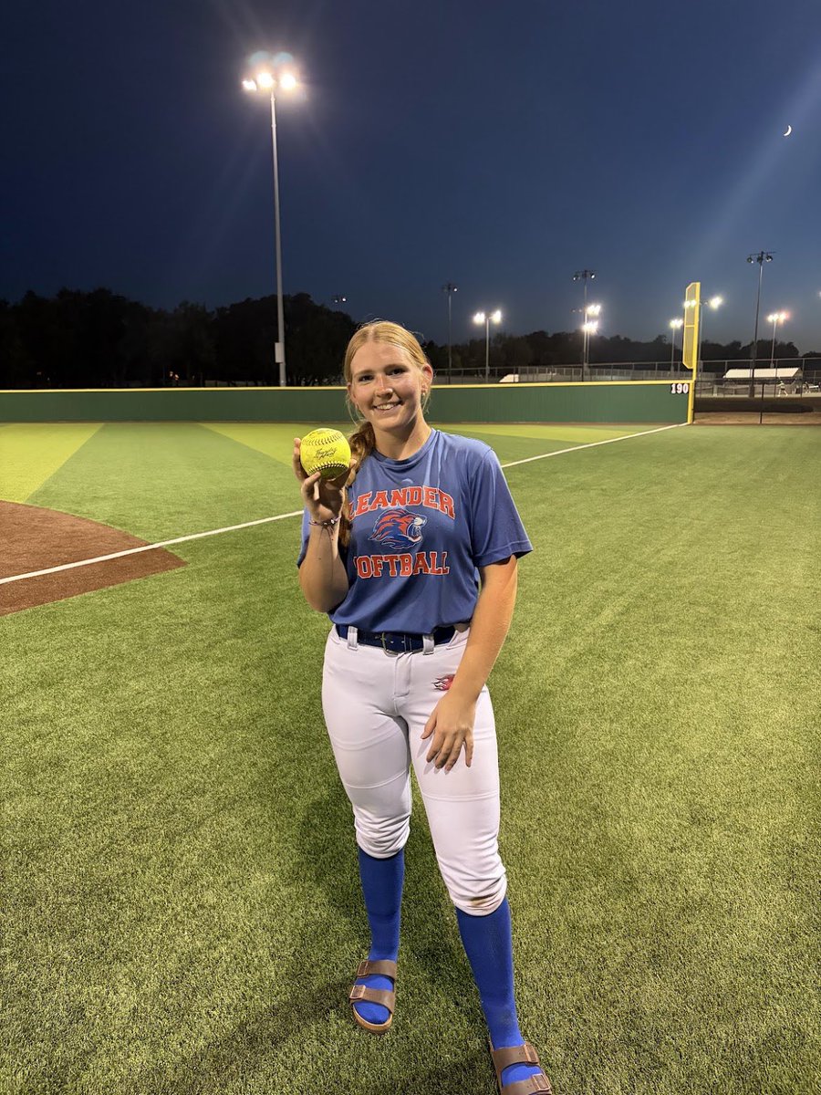 EmeryEricson's tweet photo. What a way to kick off the High School fall ball season—with a home run over the right-center field fence!💪🏼🔥
@UIU_Softball @USFCougarsSB @CoachDowns42 @KristinaMcSwee6 @GoJacksSoftball @IowaWesternCC @usd @coachpow10 @coach_hendu_19 @CoachLynnSUSB @DWTigerSB @s3baseball_ https://t.co/5n664whXys