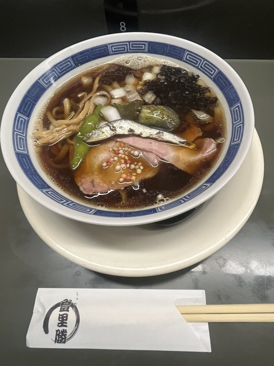51Pb2j's tweet photo. 桑名市　らぁめん登里勝さん

煮干しブラック　1200円　

今日までの限定らぁめんギリギリ間に合った😂ごちそうさまでした😋

#ラーメン　#煮干しブラック　#桑名市　#らぁめん登里勝　#151杯目 https://t.co/rBtGaDGrdk