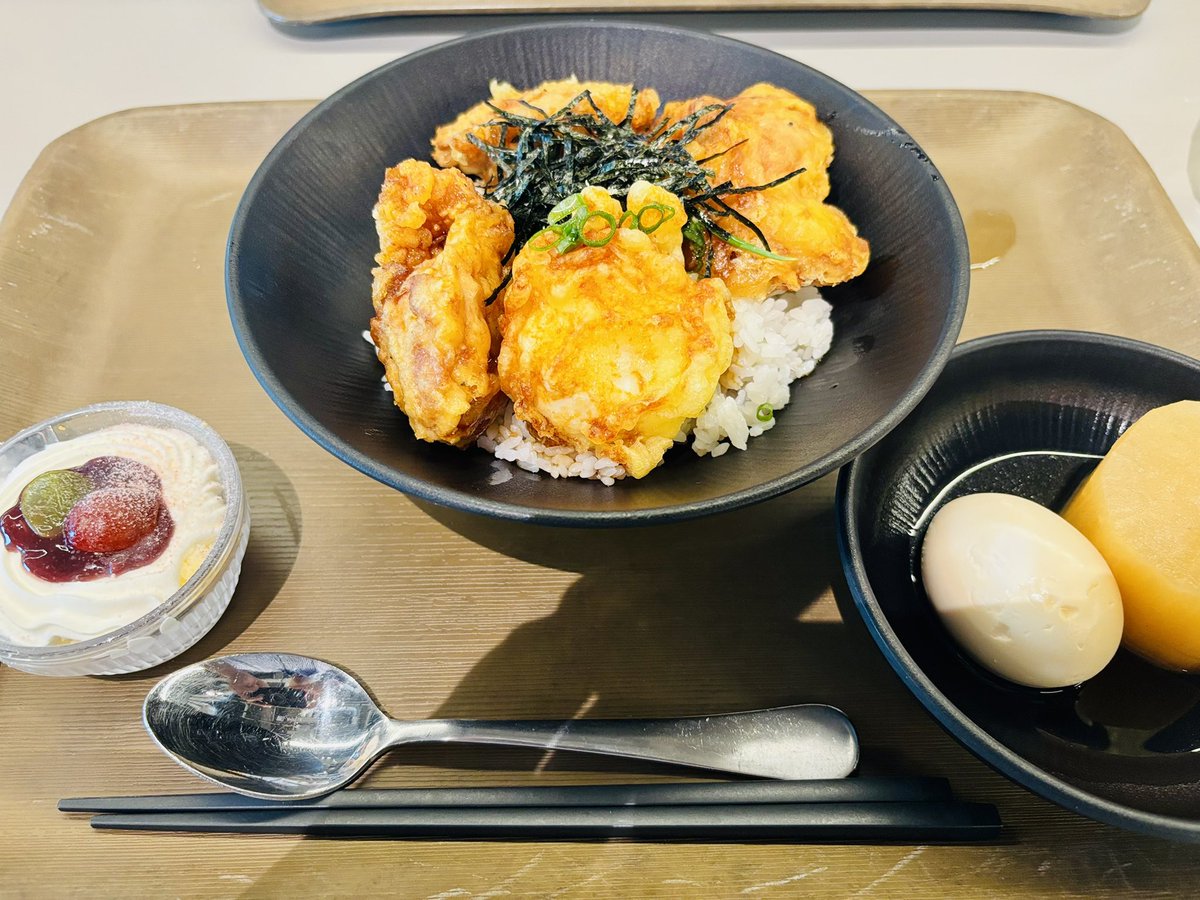 Meshi_to_Disney's tweet photo. 鶏天丼！
#今日の社食 https://t.co/Btrnk9uA9I