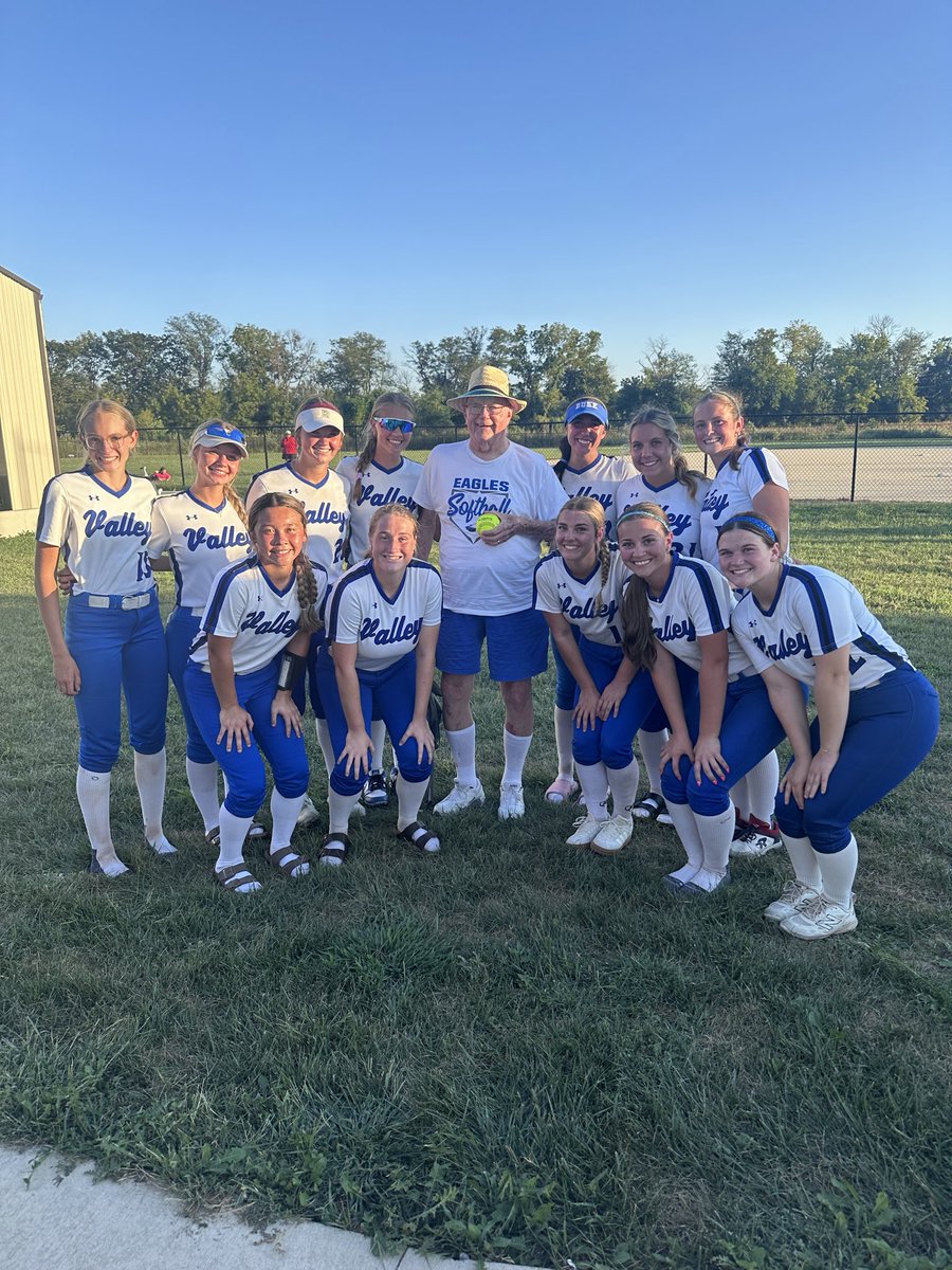 GVsftball's tweet photo. After the variety game, the team present GV Softball superfan, Maurice Gibler, with an autographed ball! https://t.co/cvNaDsHi9p
